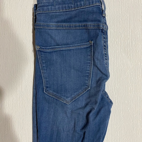 2 pair of jeans - Picture 3 of 6